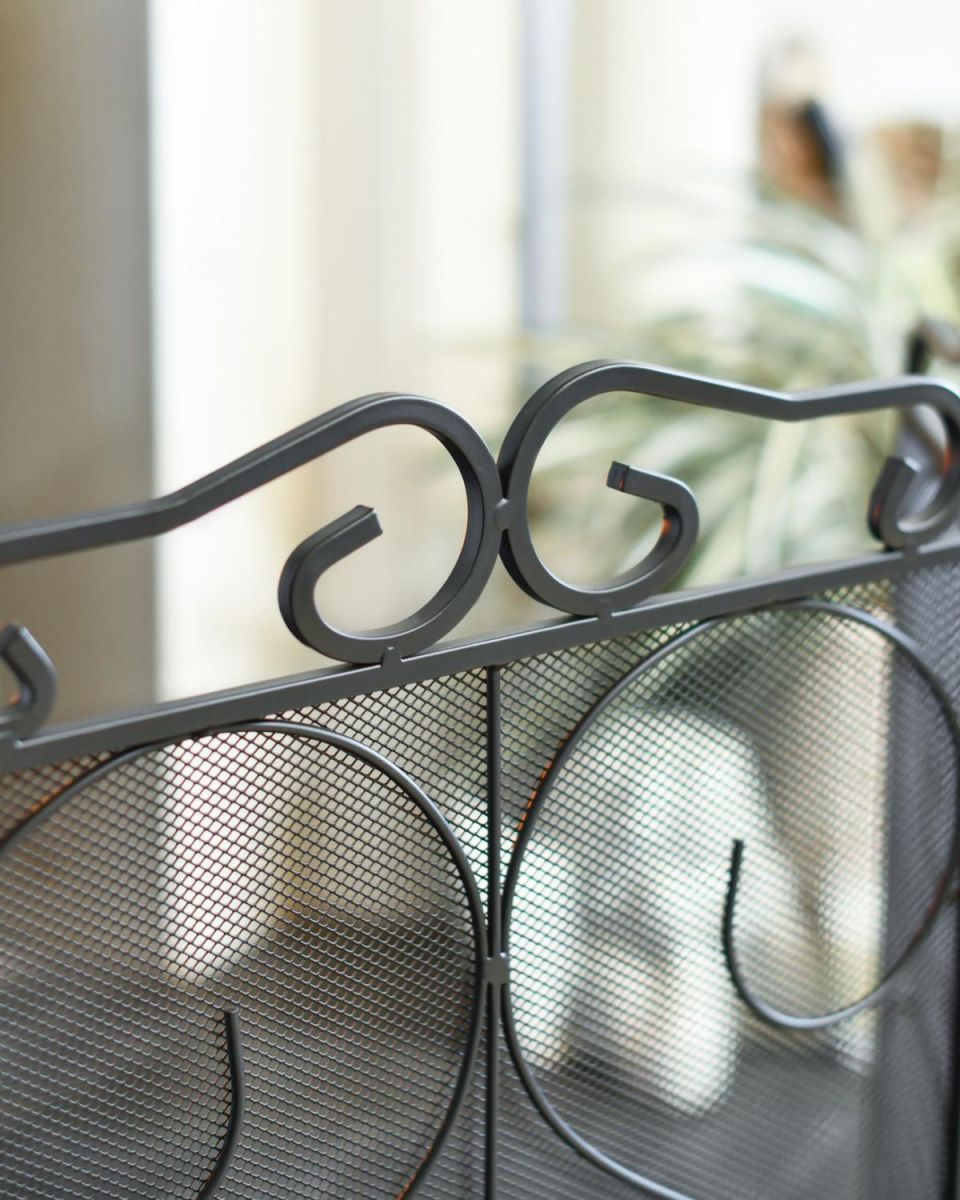 Close Up Of "The Antiquitas" Three Fold Fire Guard Peak