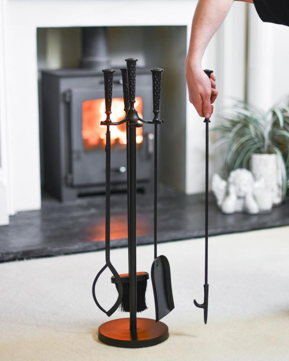 Scale Shot Of "The Capulum" Classic Black Companion Set Scale Shot Of "The Capulum" Classic Black Companion Set