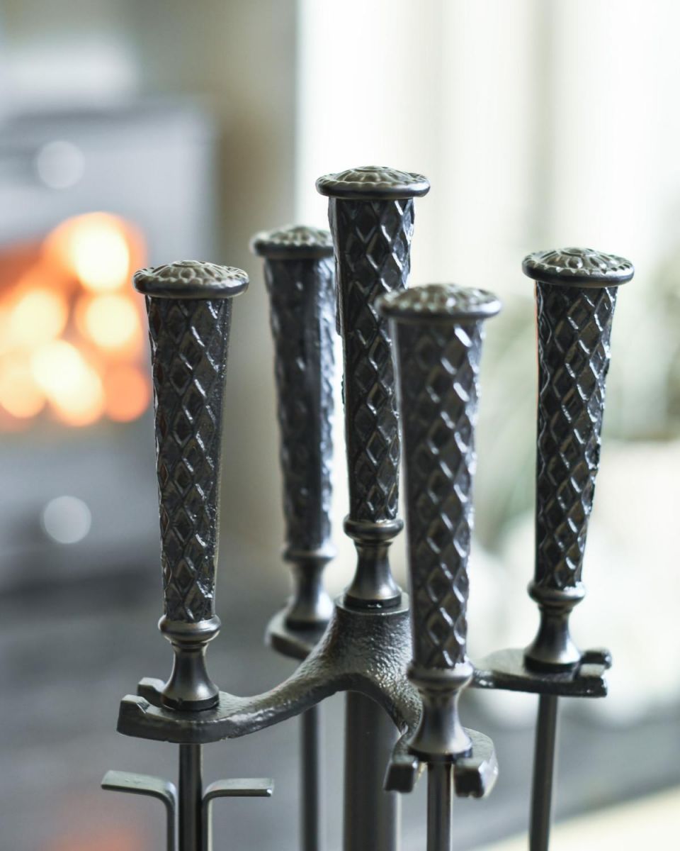 Close Up Of "The Capulum" Classic Black Companion Set Handle Detailing Close Up Of "The Capulum" Classic Black Companion Set Handle Detailing