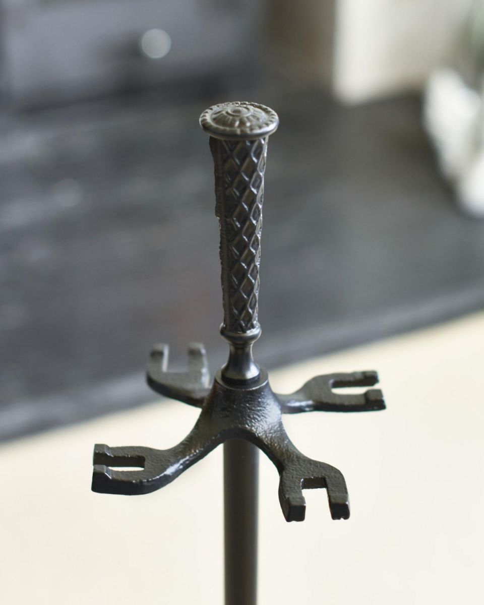 Close Up Of "The Capulum" Classic Black Companion Set Without Tools Close Up Of "The Capulum" Classic Black Companion Set Without Tools