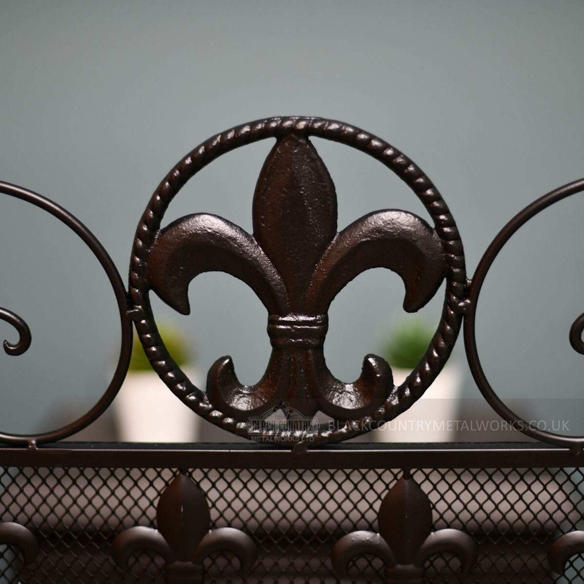 Close-up of the Fleur De Lys Design