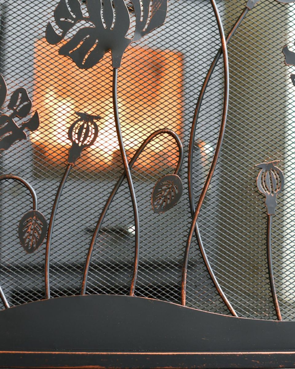 Close Up Of "The Meadow" Antique Fire Guard Detailing Close Up Of "The Meadow" Antique Fire Guard Detailing