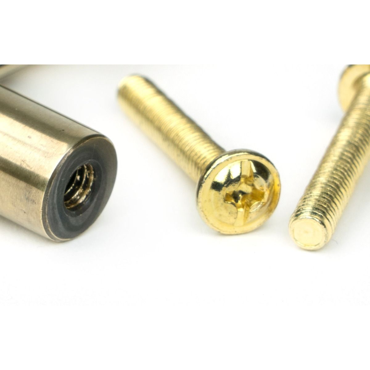 The Medium Half Knurled Cabinet Pull Handle in Aged Brass Showing a Close up Image of the Supplied Fittings