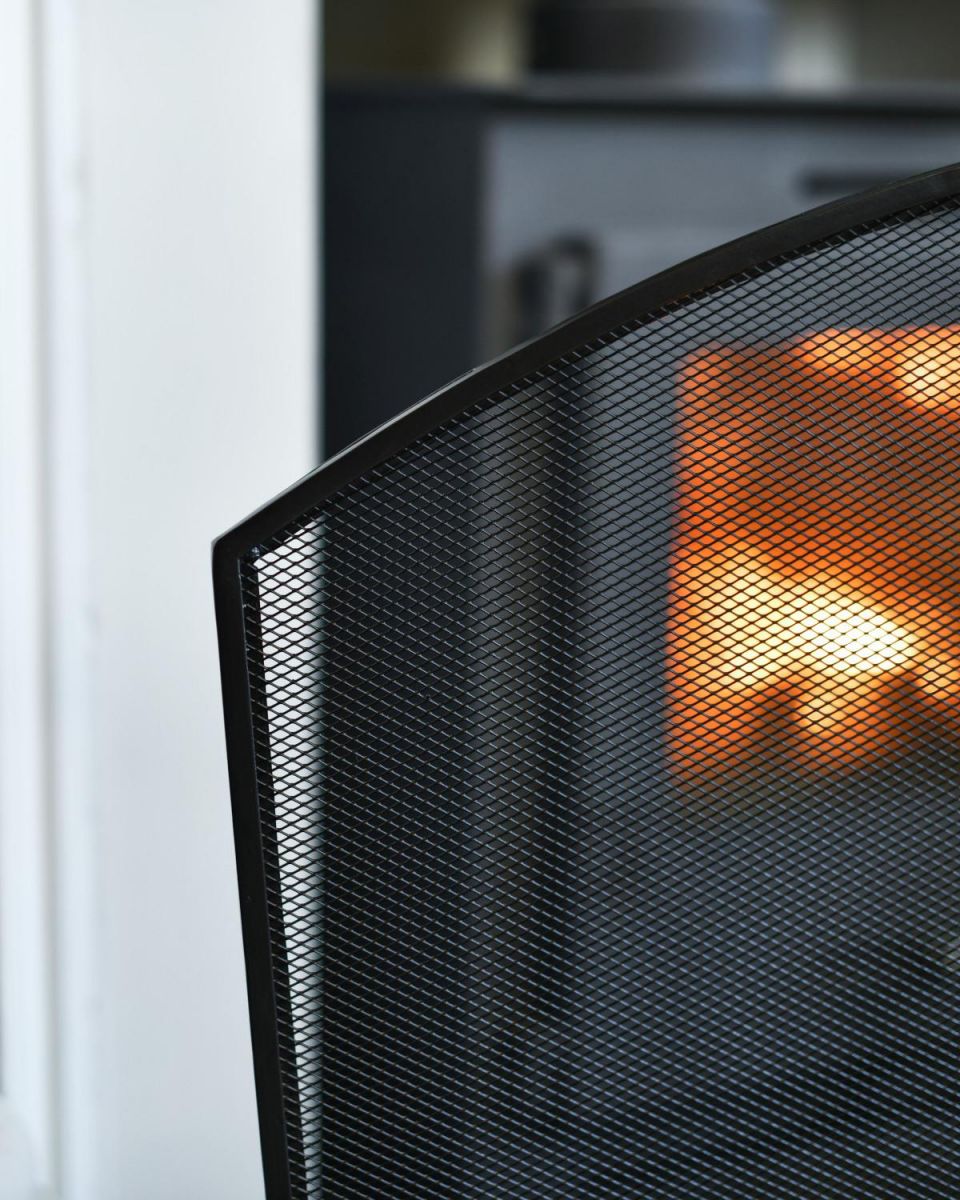 Close Up Of "The Quadrata" Black Fire Guard Edge