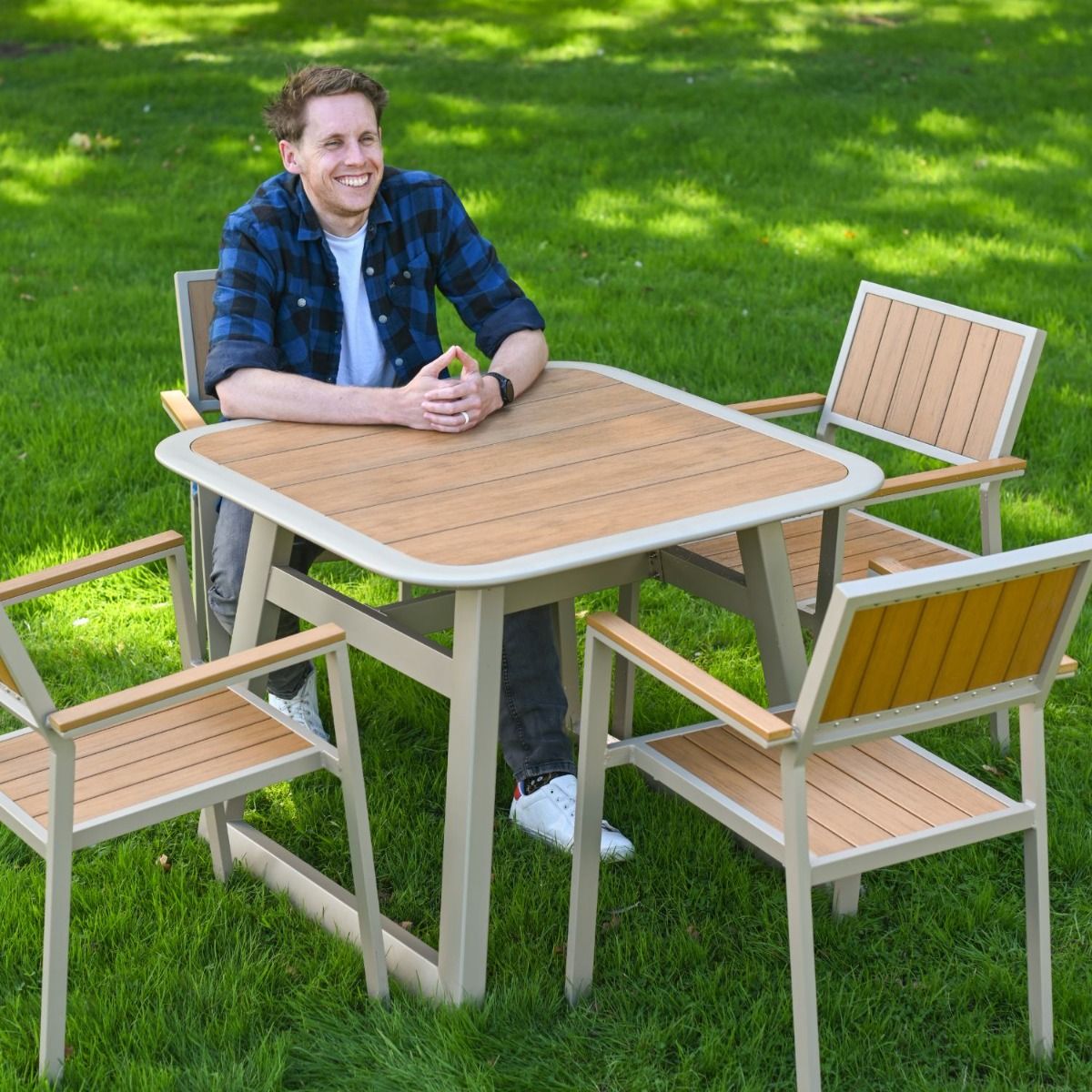 The Verve Quadrat 4 in Seater Outdoor Dining Set in Champagne