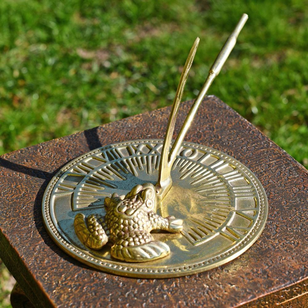 Toad & Bullrush Sundial - 160mm Toad & Bullrush Sundial - 160mm
