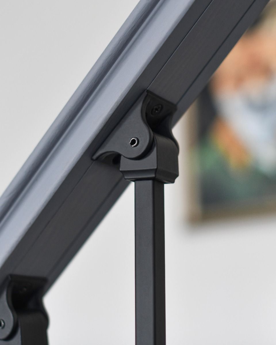 Close up Of Top Fix Bracket 