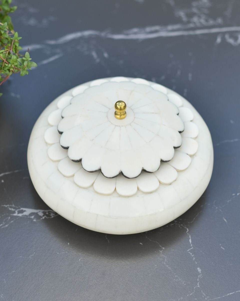 Top view of pearlescent trinket bowl