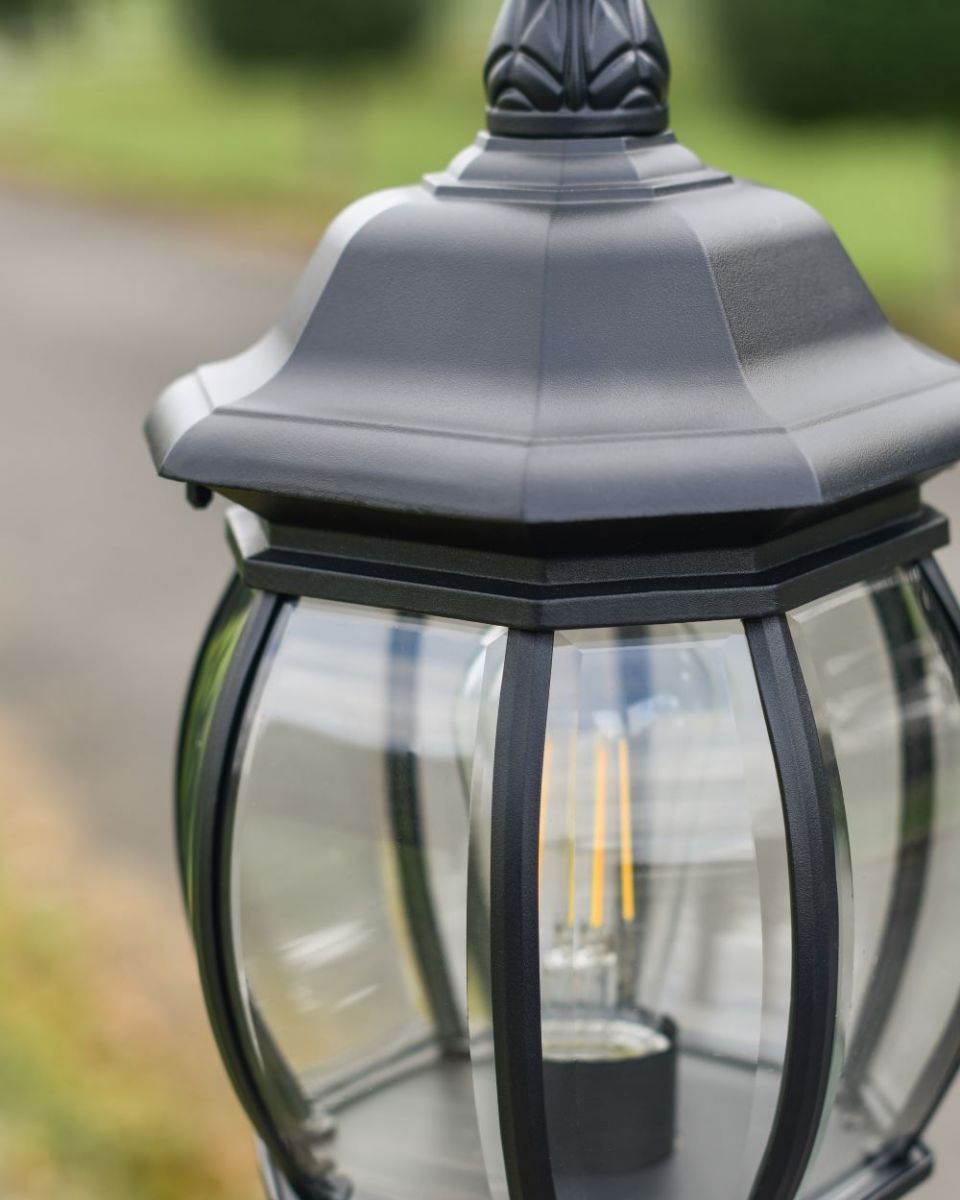 Tourega Pillar Light frame close up