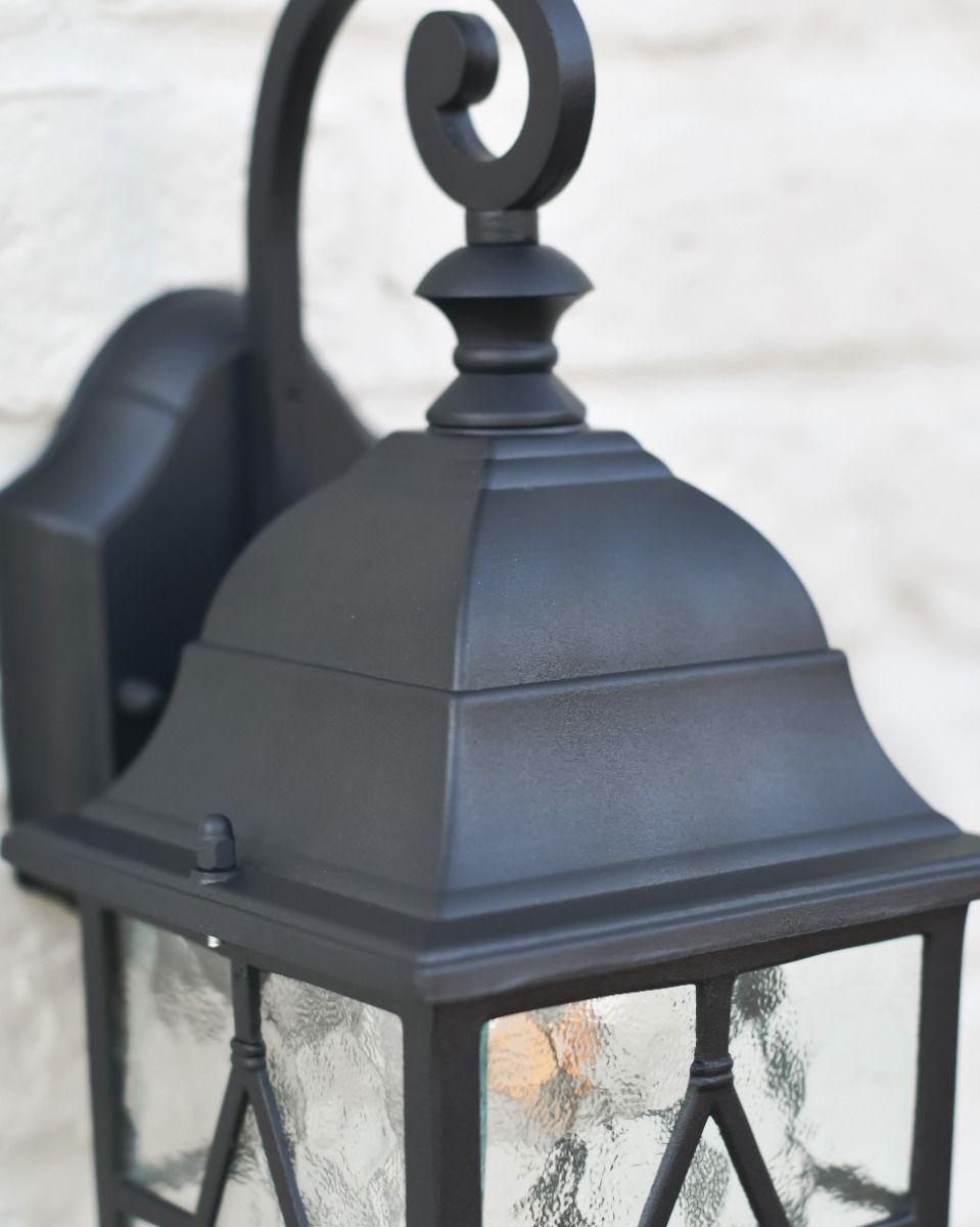 Traditional Cast Aluminium "Bisham" Wall Mounted Lantern Roof