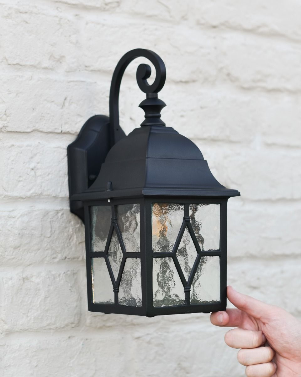 Traditional Cast Aluminium "Bisham" Wall Mounted Lantern to Scale