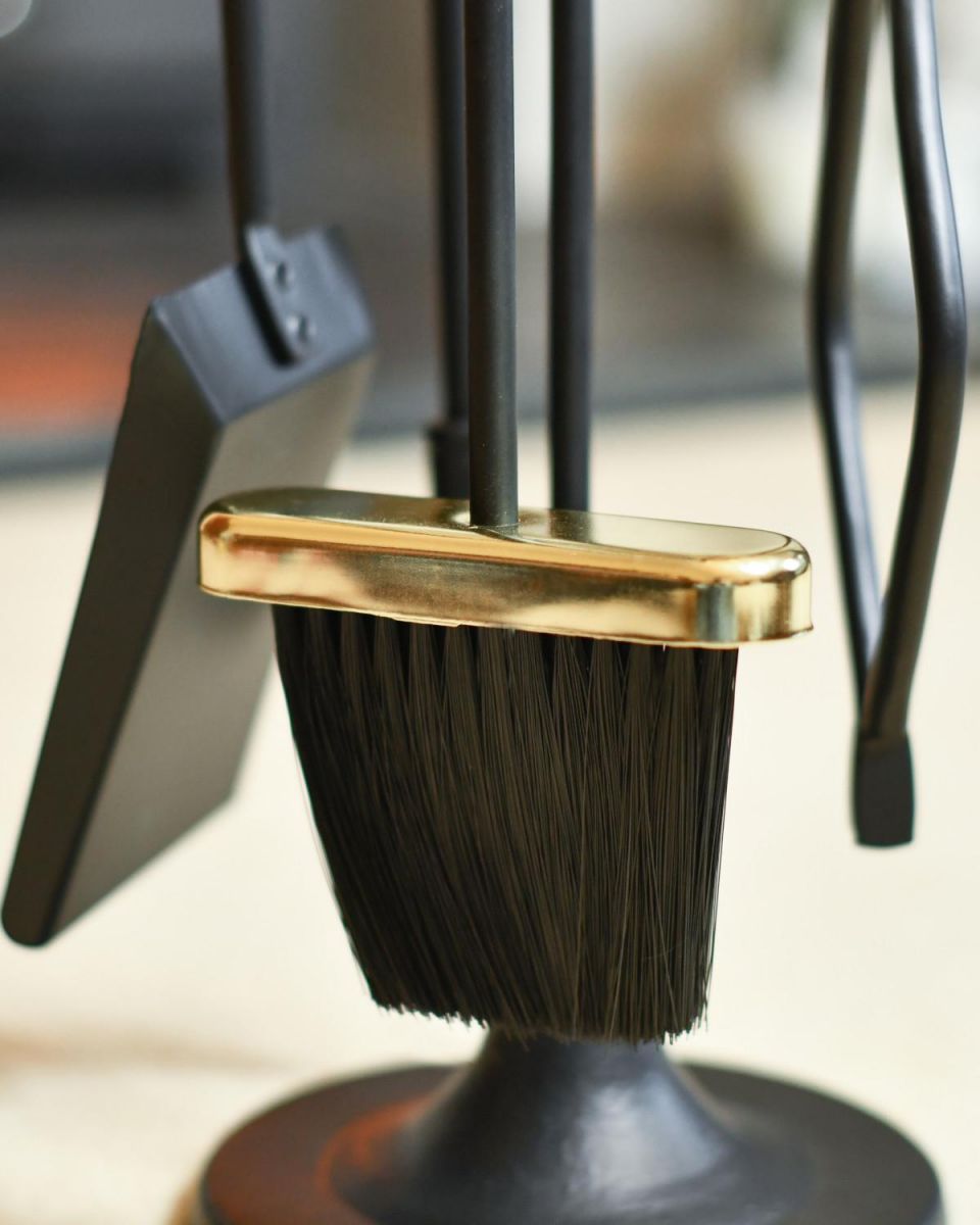Close Up Of Traditional Cawthorne Black Companion Set Brush