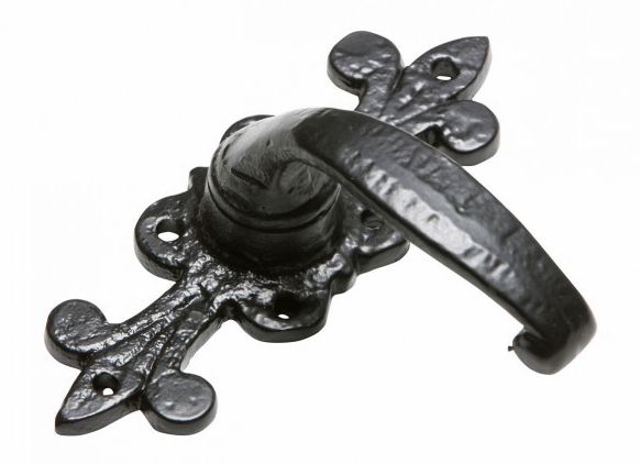 "Harrington Keep" Traditional Fleur de Lys Lever Handle