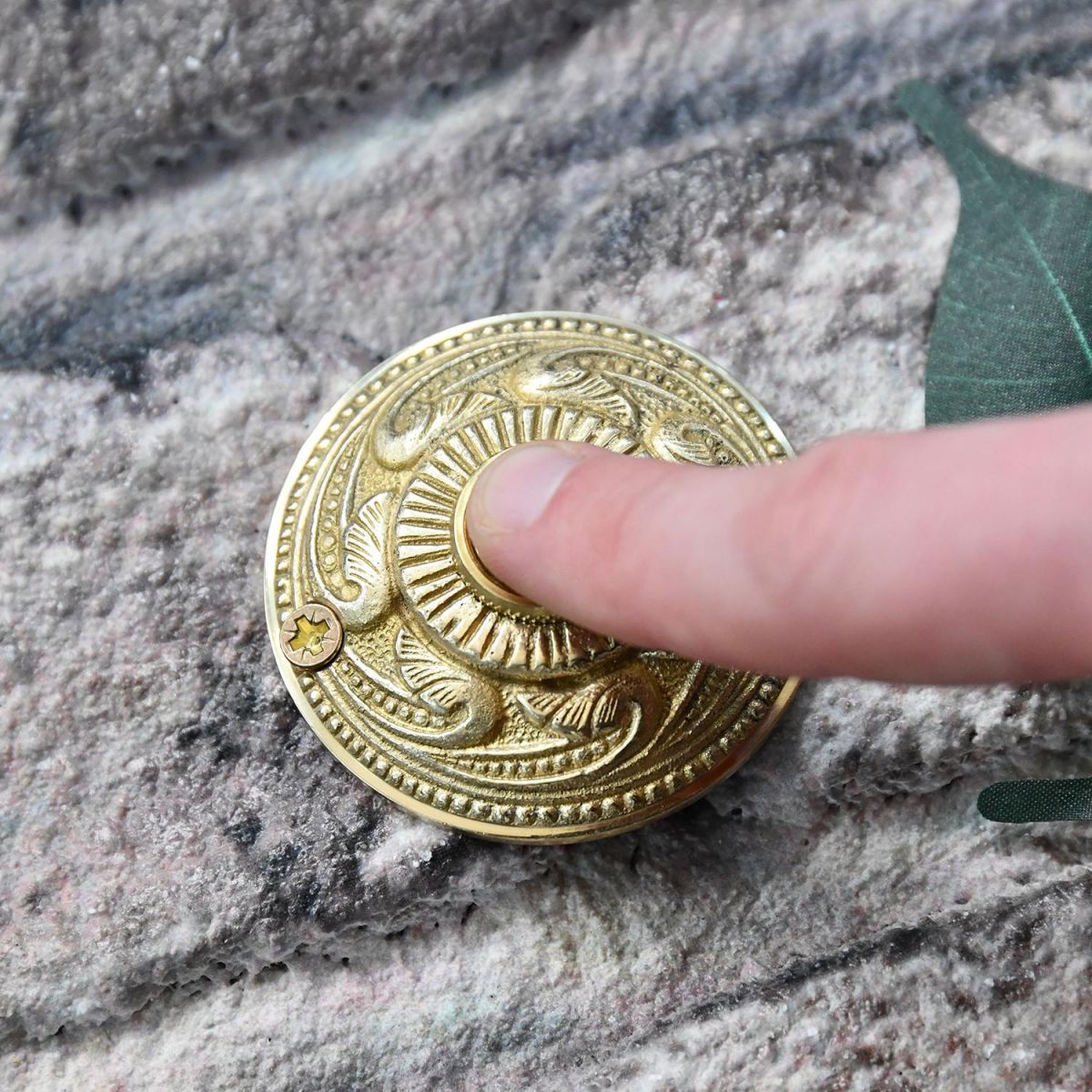 "Rococo" Bell Push in Polished Brass 