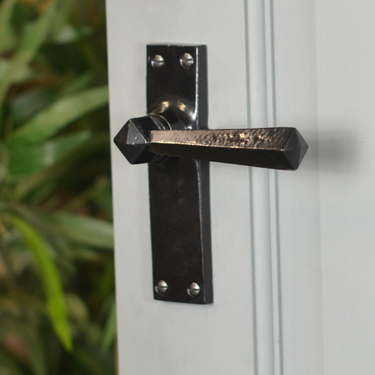"Peregrine" Lever Latch Set in Black