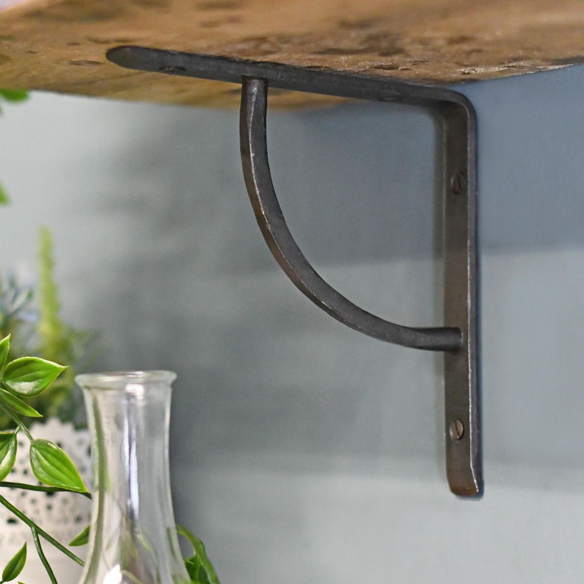 Cast iron Besswax finish curved shelf bracket