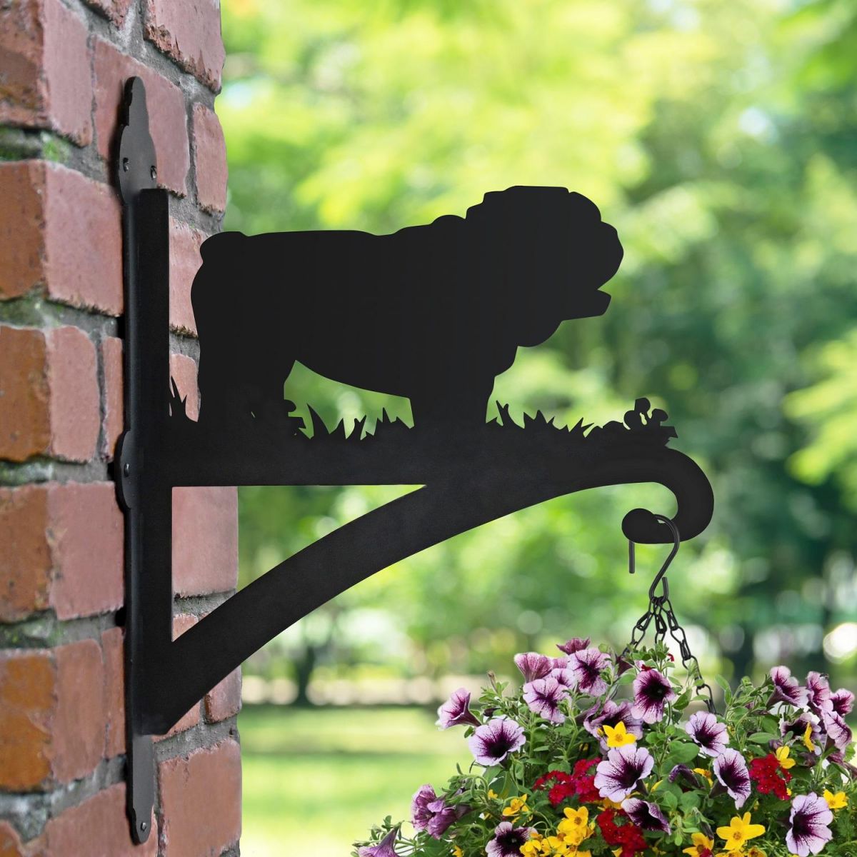 Bulldog Hanging Basket Bracket in Garden Setting 