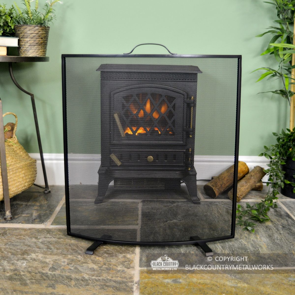 Square Curved Fire Screen in Black