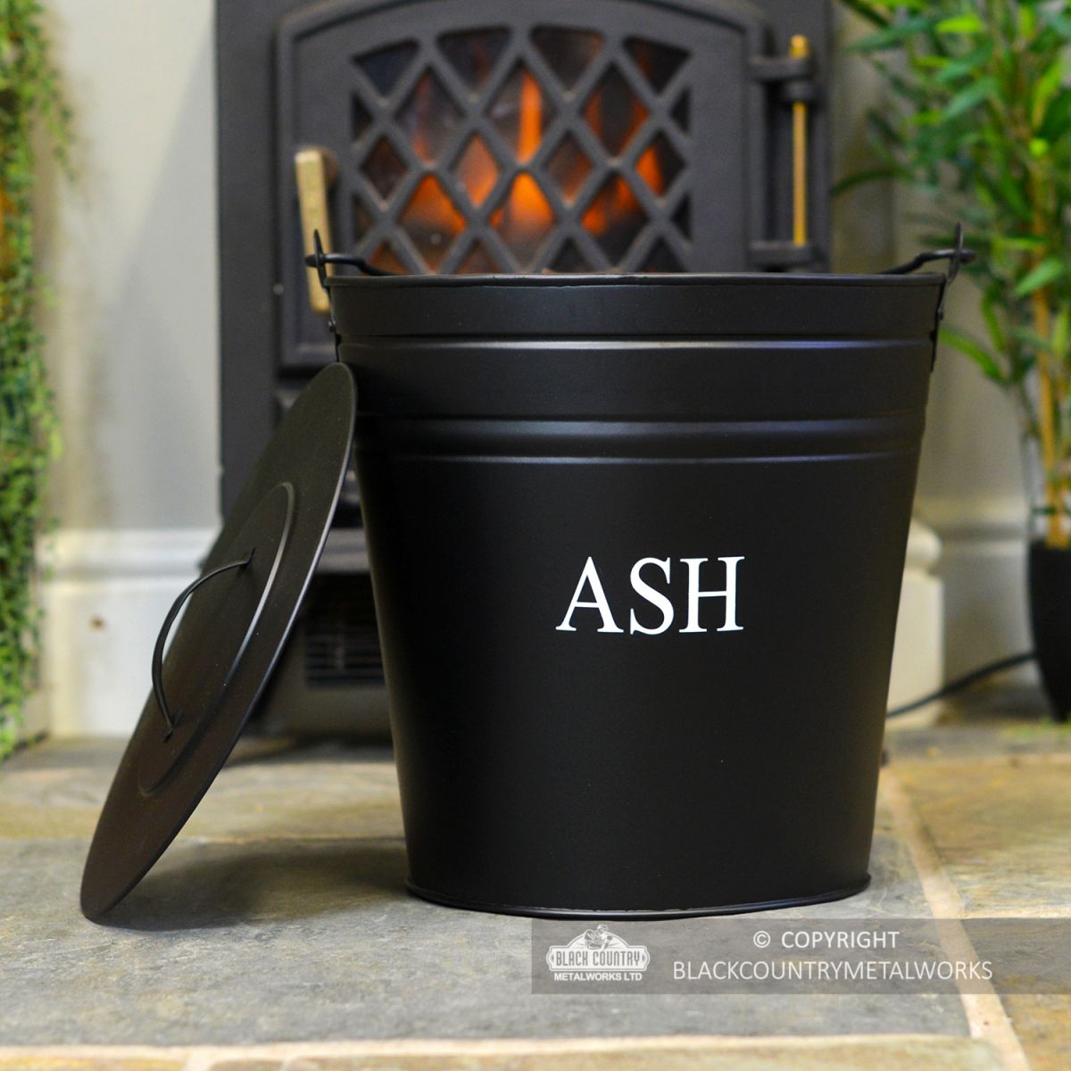 Black Contemporary Ash Bucket with Lid