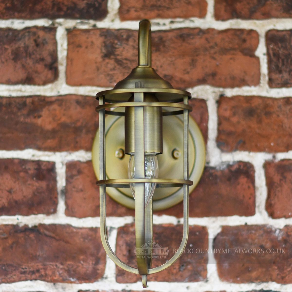 Antique Brass Nautical ship light front facing Antique Brass Nautical ship light front facing