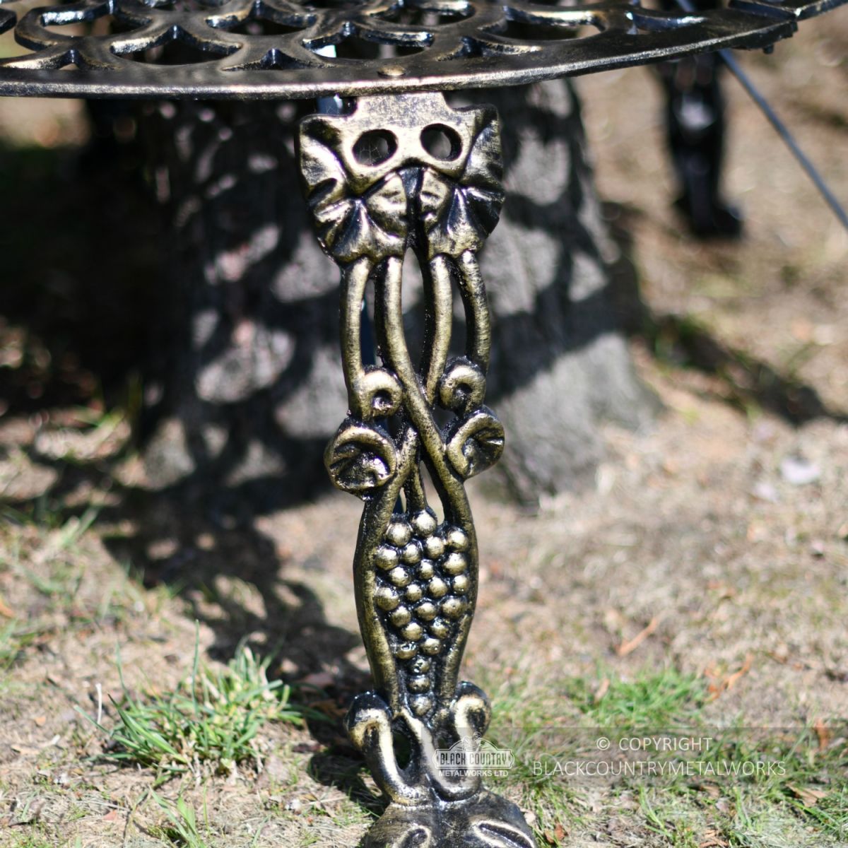 Black & Gold Ornate Tree Seat