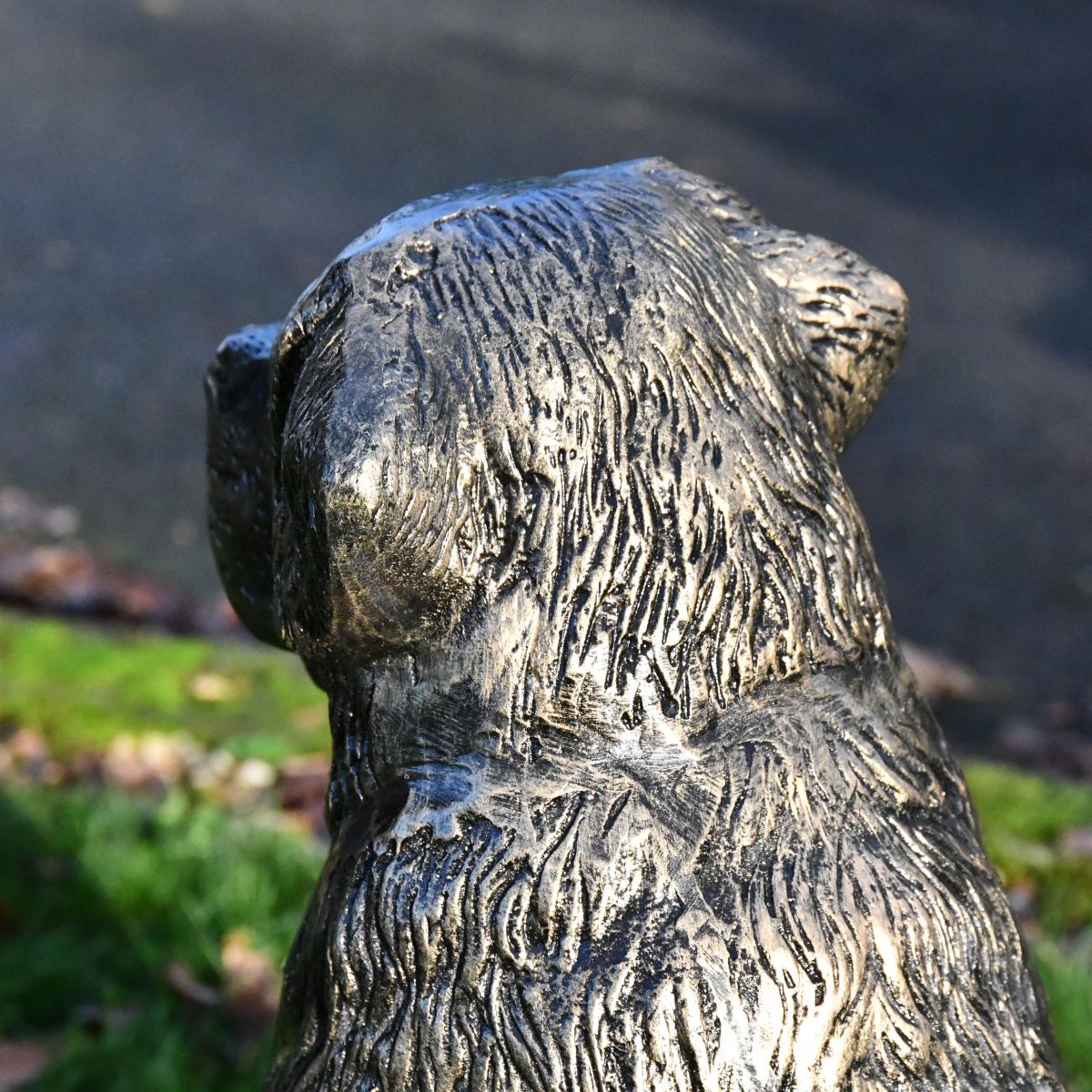 Rear view of St. Bernard head with etched detailing Rear view of St. Bernard head with etched detailing