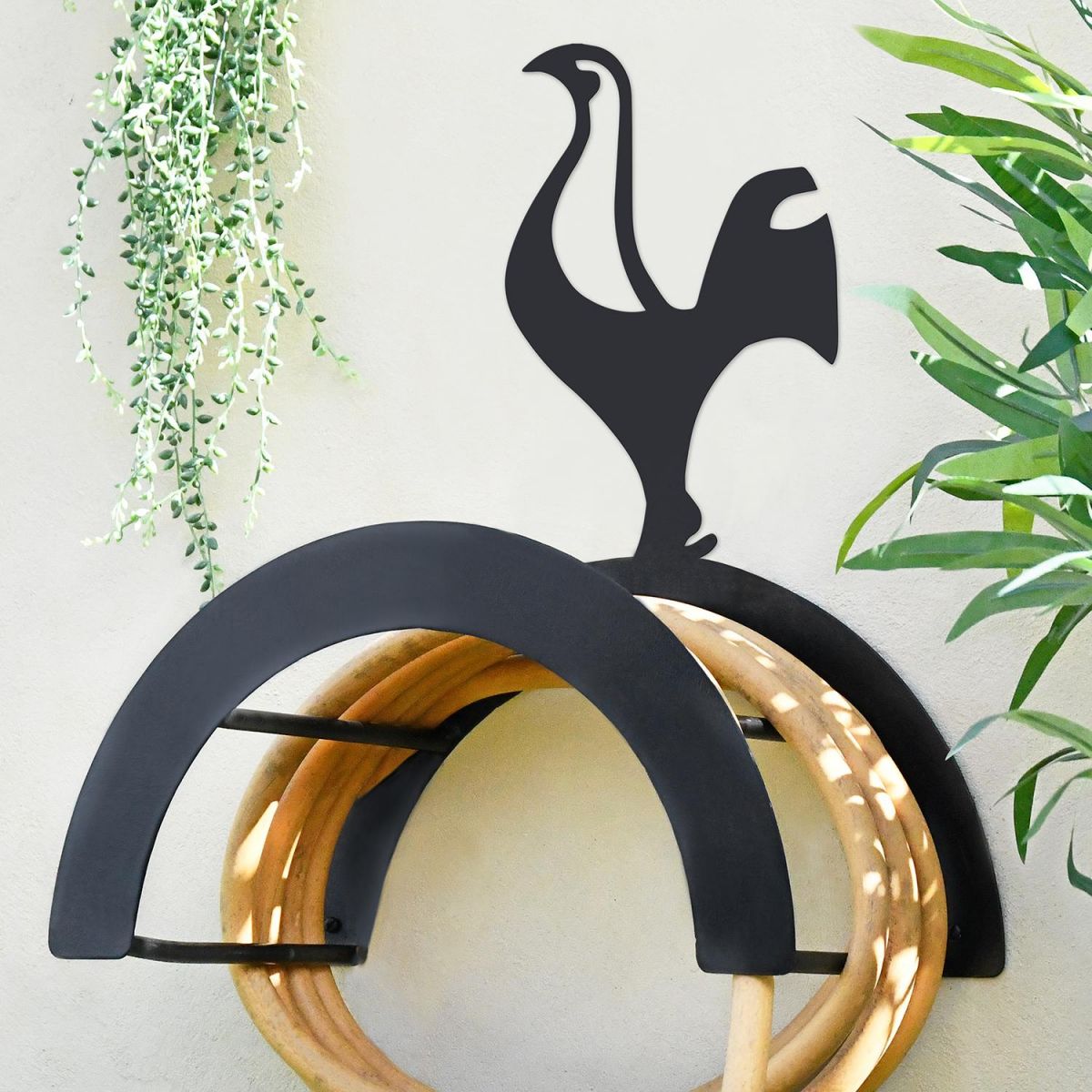 Wall Mounted Contemporary Cockerel Iron Hose Holder Finished in Black