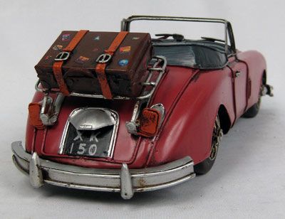 Red 1959 D-Type jaguar scale model 