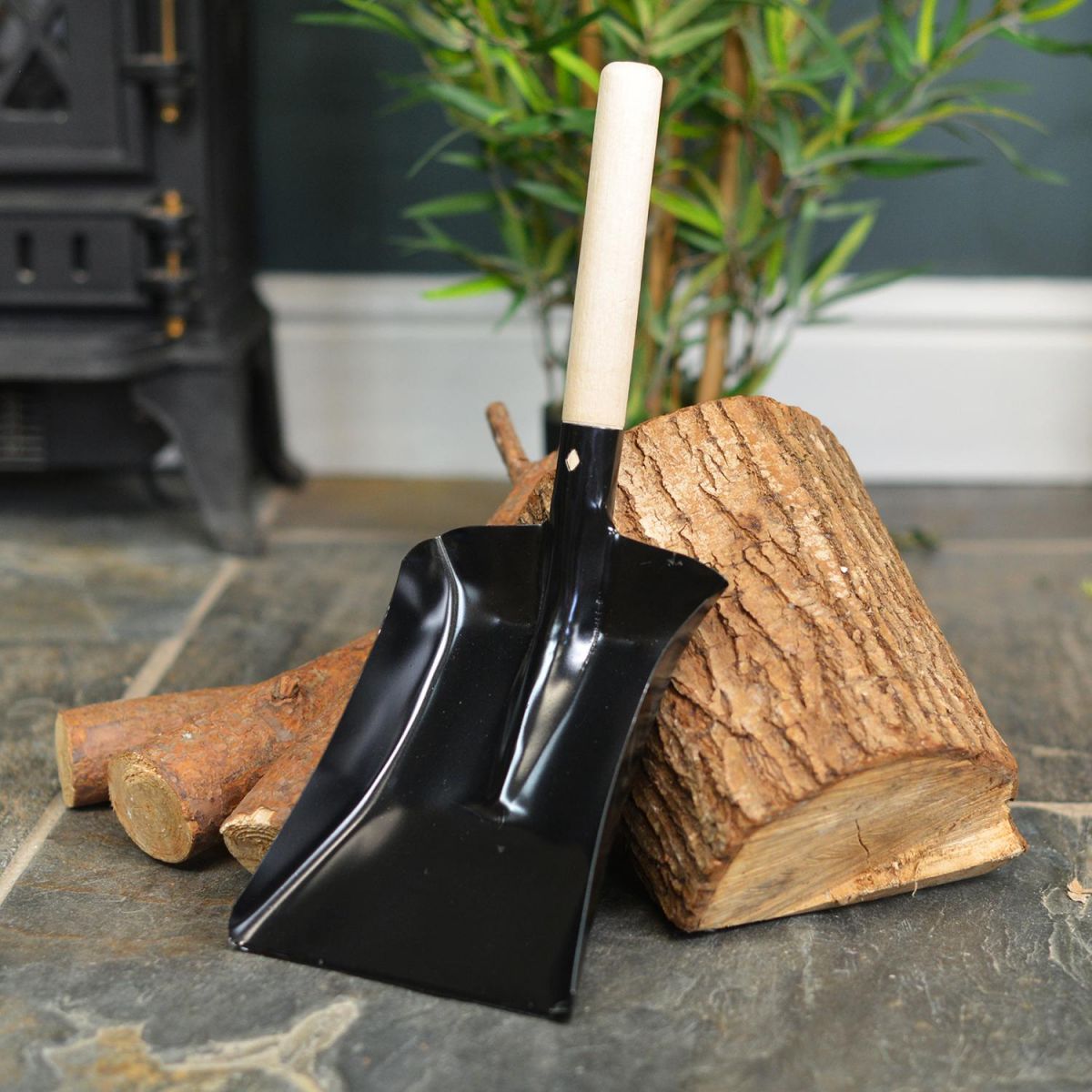 Traditional Wooden Handle Shovel