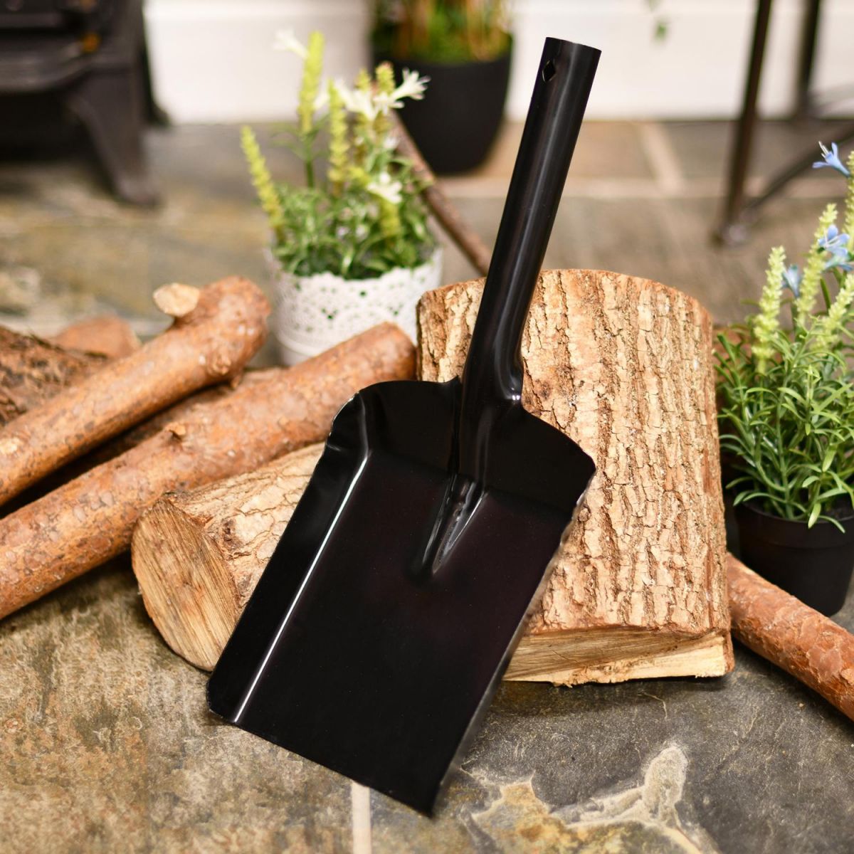 Black Fireside coal shovel finished in black