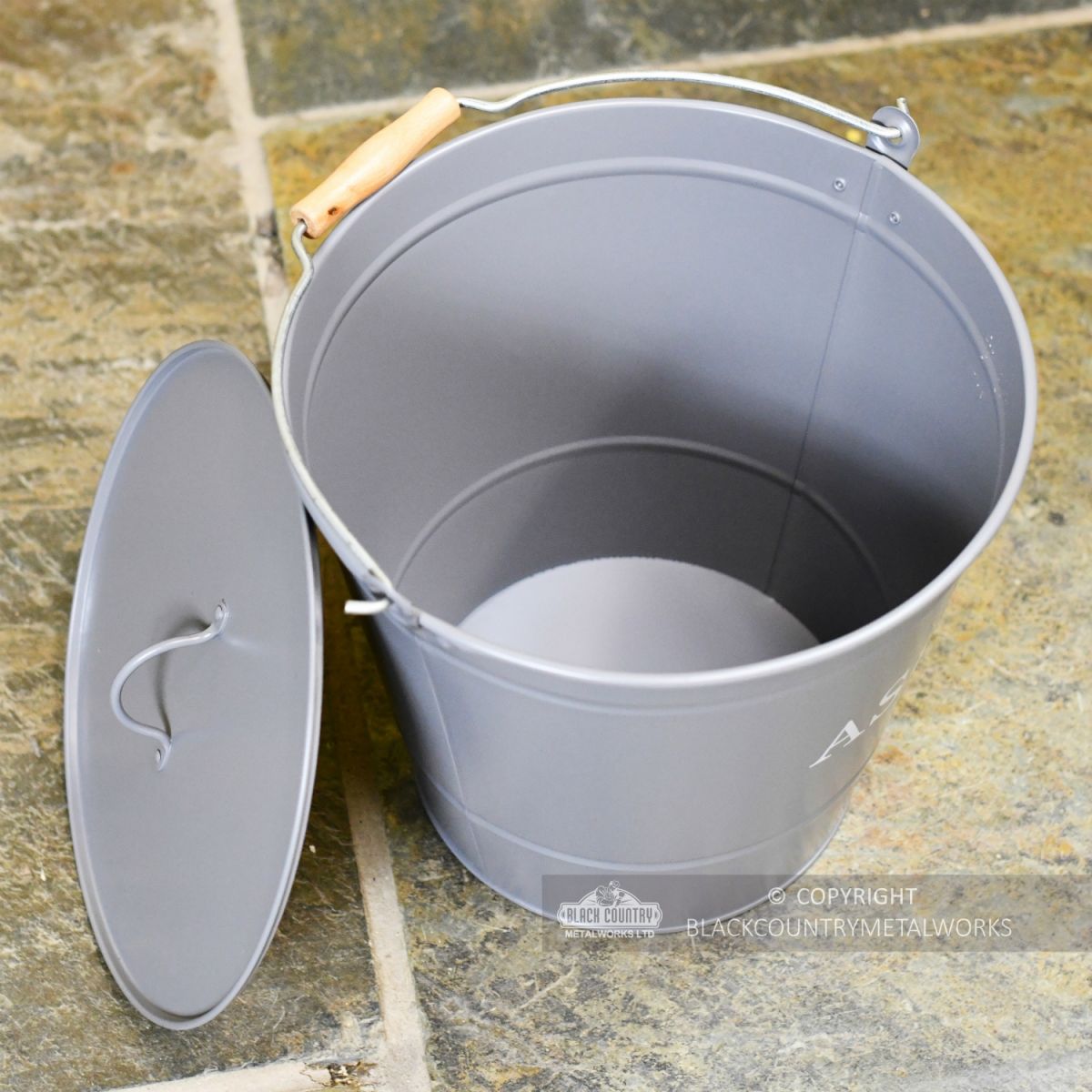 Ash Bucket In Grey With Lid Off Ash Bucket In Grey With Lid Off