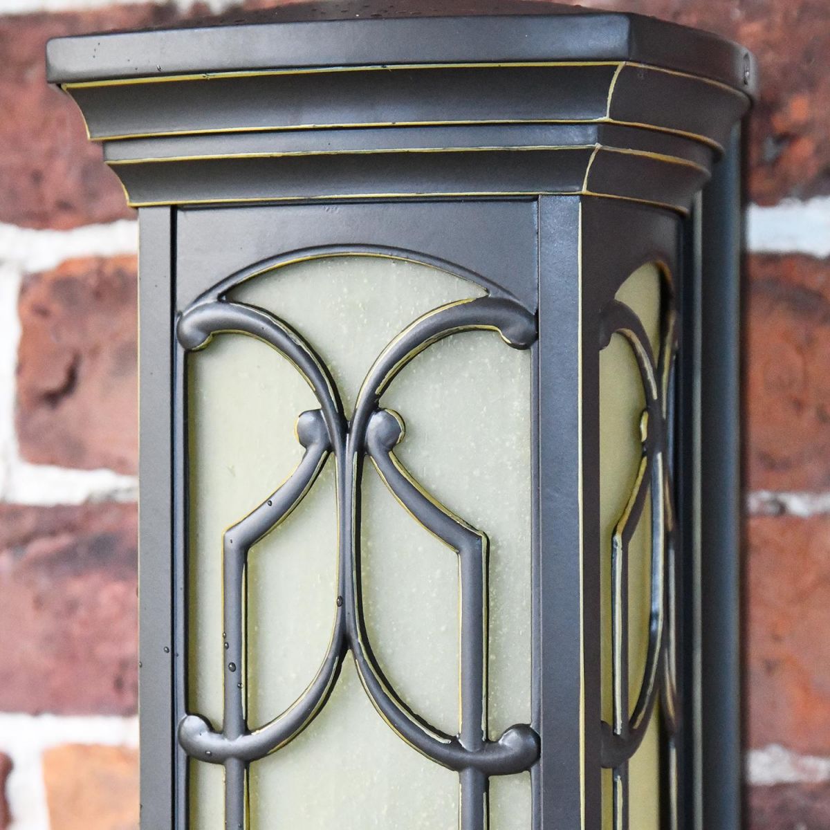 Traditional Design on the Outdoor Bronze Wall Lantern