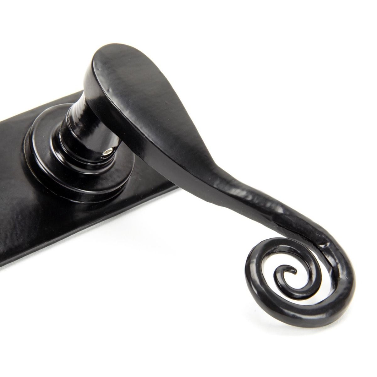Ververt Black Monkey Tail Lever Handle Set With Key Hole Showing a Close up of the Handle
