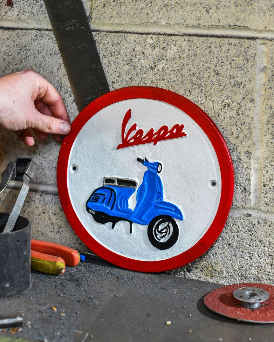 Scale image of "Vespa" Cast Iron Automobilia Reproduction Sign Scale image of "Vespa" Cast Iron Automobilia Reproduction Sign