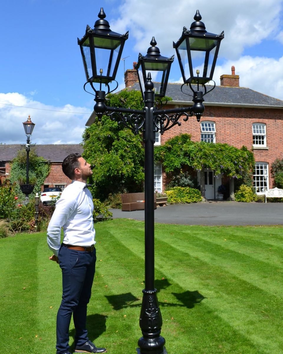 Scale Image of Victorian Triple Headed Lamp Post