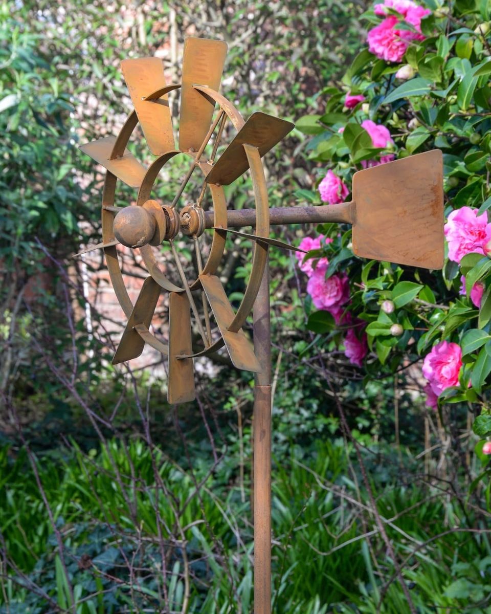 Vintage Farmhouse Garden Wind Spinner Close up
