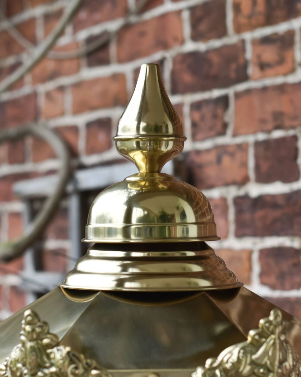 Close up of the finial on the top of the lantern