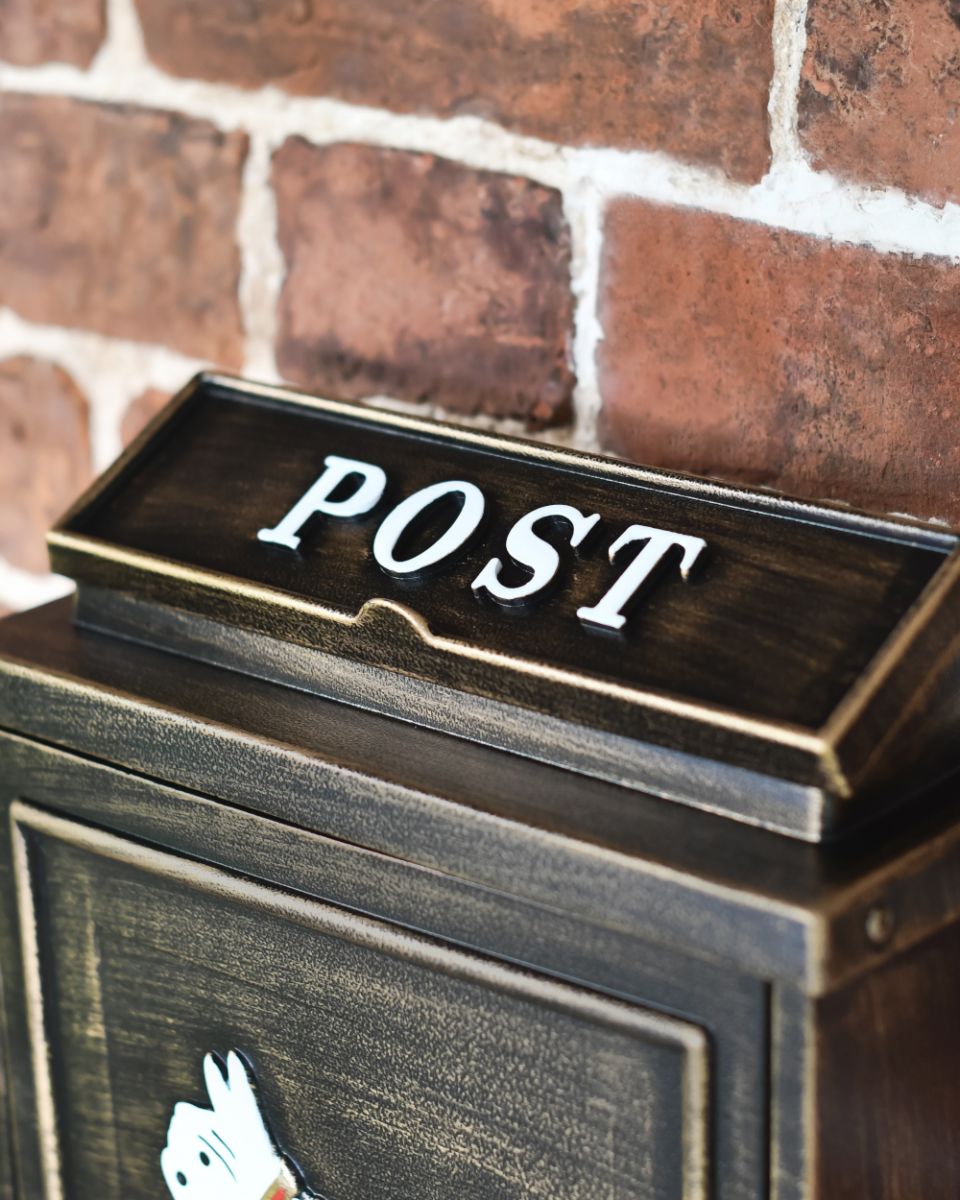 Close Up Of The Details On The Antique Bronze Oxford Post Box Close Up Of The Details On The Antique Bronze Oxford Post Box