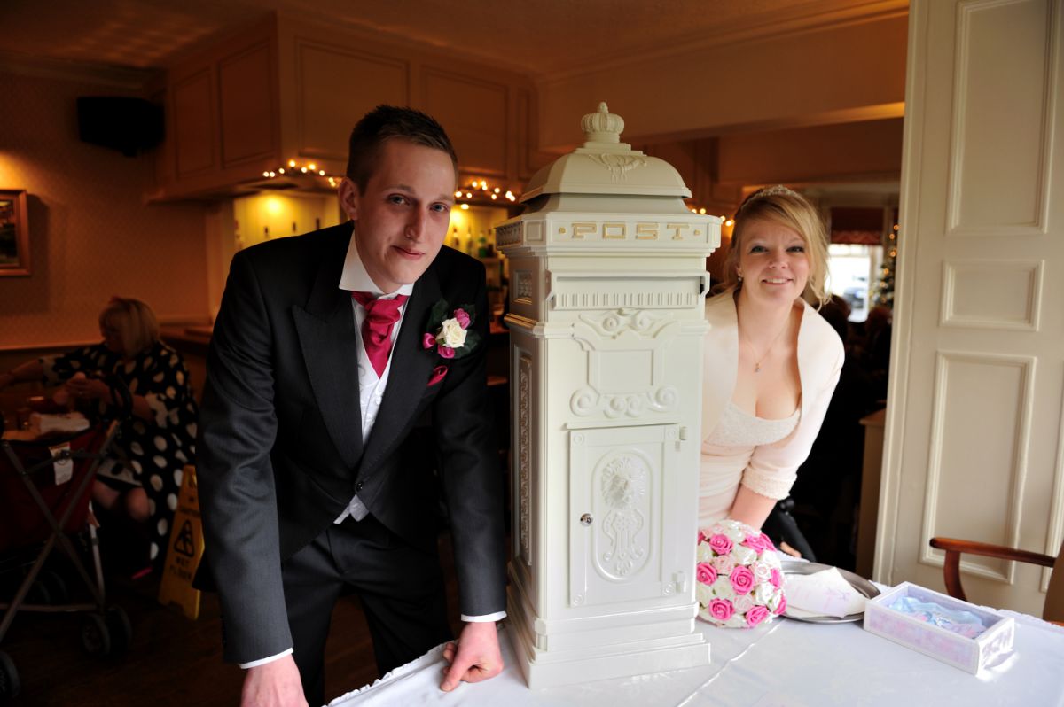 "Letters of Love" Deluxe White Wedding Camden Free Standing Post Box "Letters of Love" Deluxe White Wedding Camden Free Standing Post Box