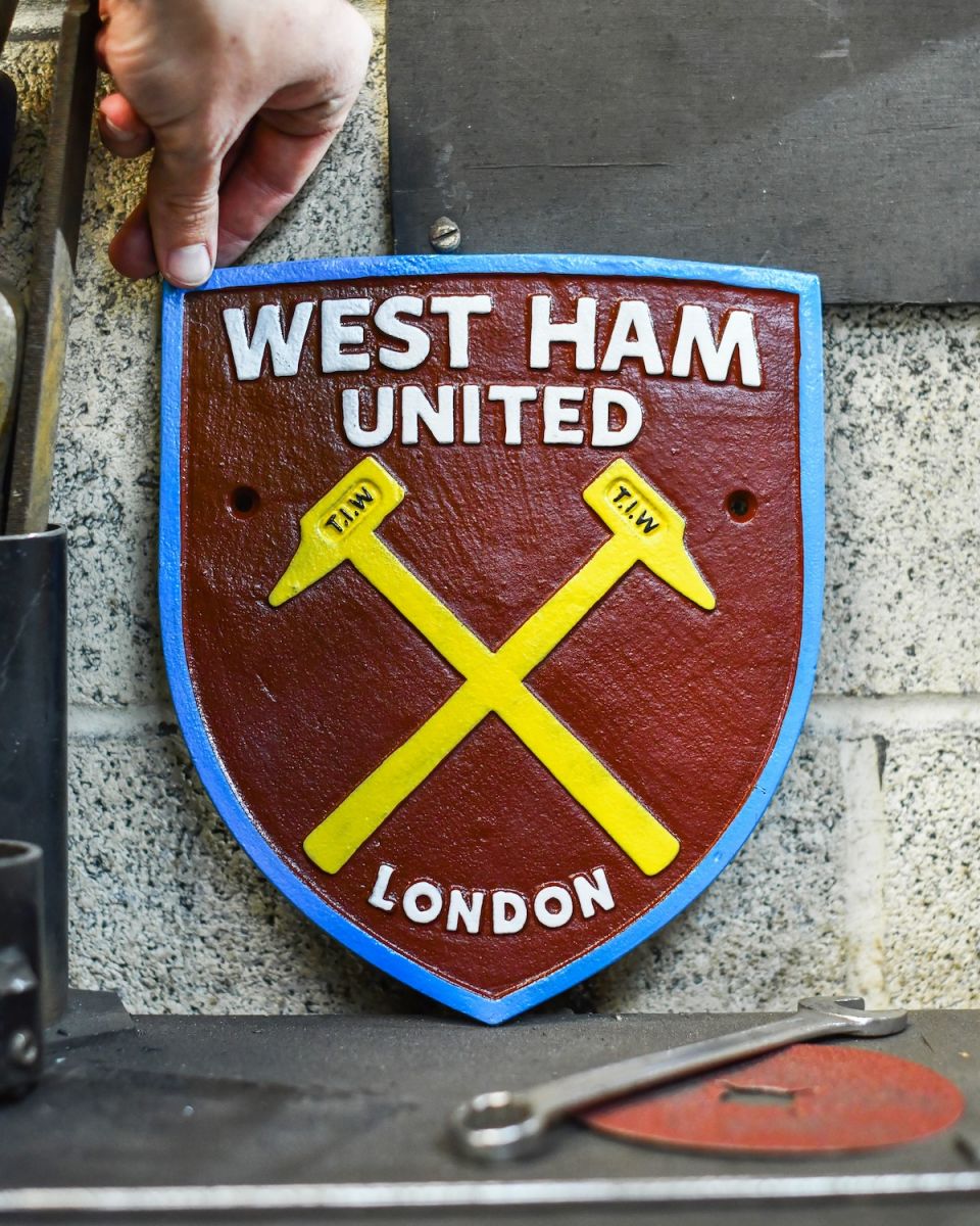 Scale image of west ham united football sign Scale image of west ham united football sign