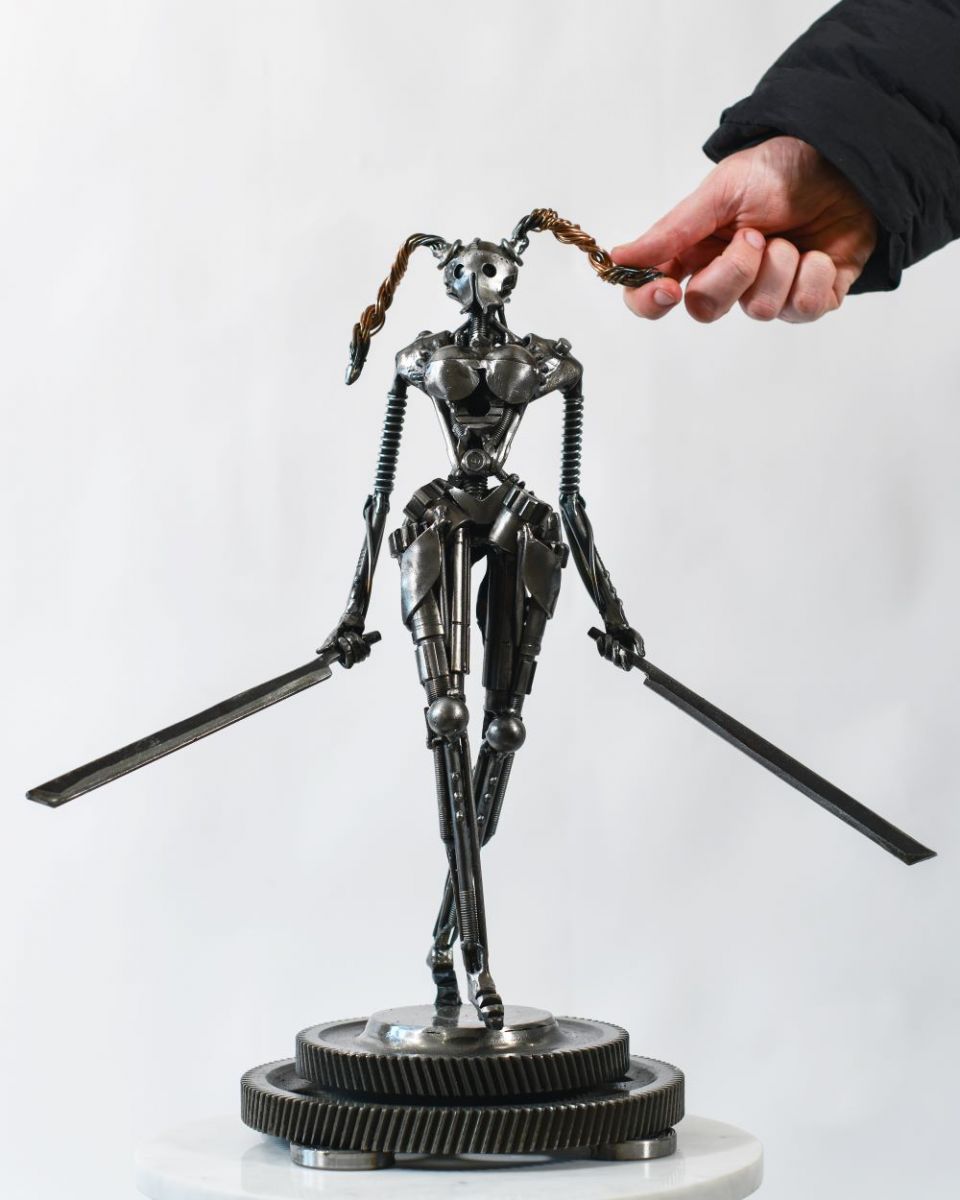 Scale image of Bespoke Woman Warrior Artist Sculpture