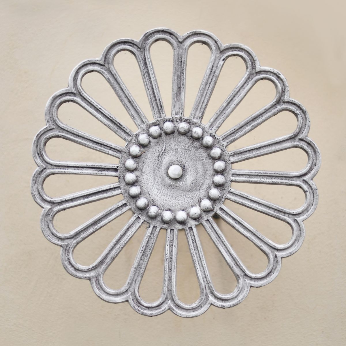 Bronze Sunflower Hose Tidy