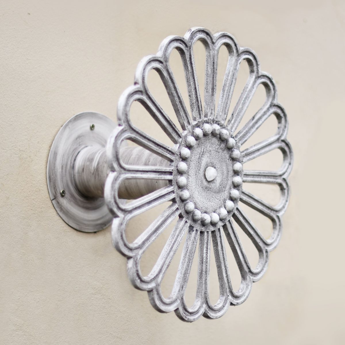 Bronze Sunflower Hose Tidy