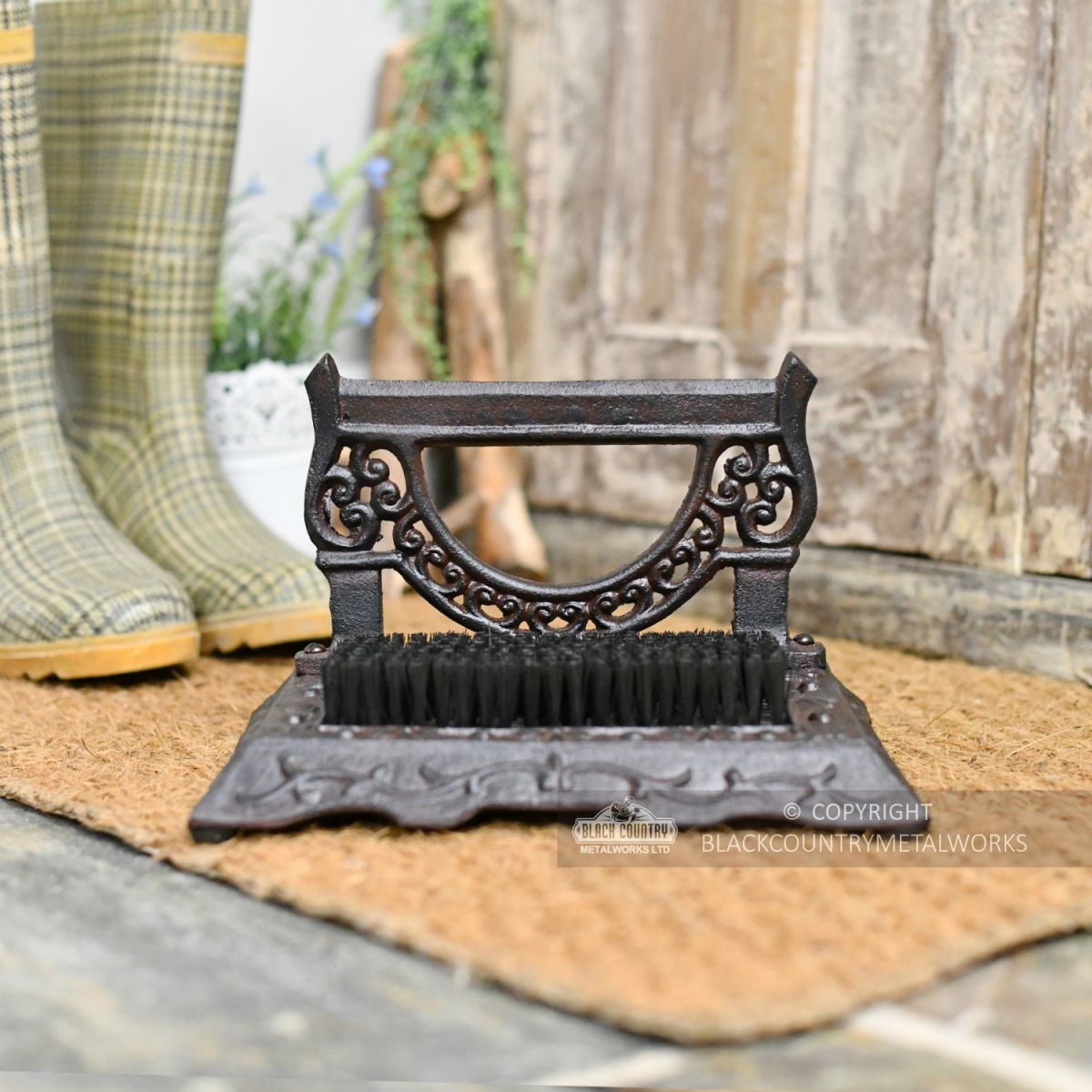 Bishton Mallery Rustic Victorian Style Boot Brush & Scraper