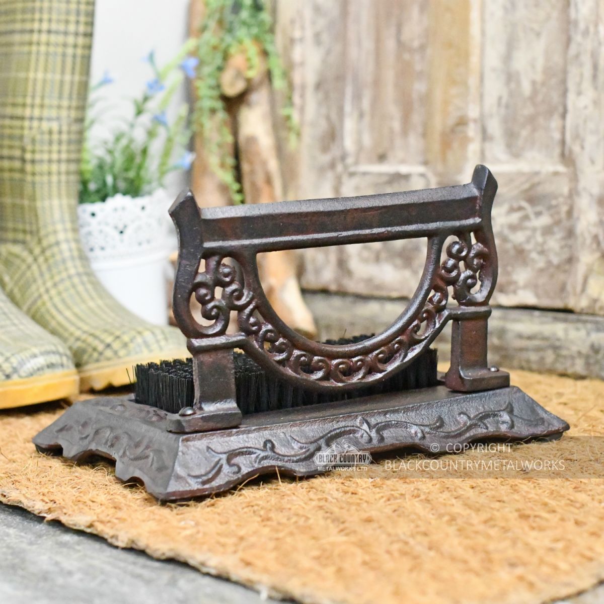 Bishton Mallery Rustic Victorian Style Boot Brush & Scraper