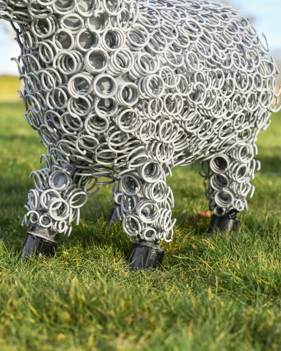 Detailing on the sheep"s feet Detailing on the sheep"s feet