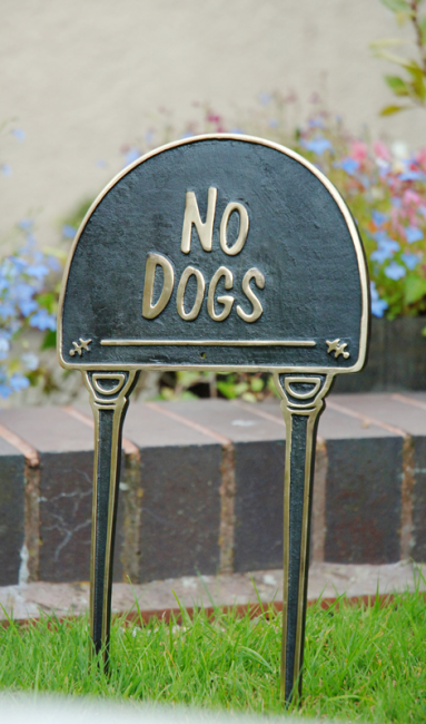 Solid Brass & Black Spiked "No Dogs" Lawn Sign Solid Brass & Black Spiked "No Dogs" Lawn Sign