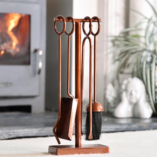 "Middleton" Hammered Antique Copper Companion Set in Front of the Fire Place "Middleton" Hammered Antique Copper Companion Set in Front of the Fire Place
