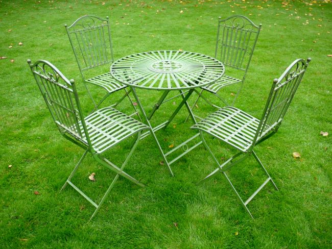 "Heronsall" Antique Green Four Seat Circular Table Set "Heronsall" Antique Green Four Seat Circular Table Set