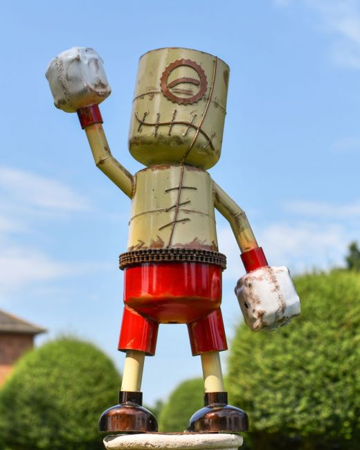 Boxing Recycled Metal Robot Sculpture Boxing Recycled Metal Robot Sculpture